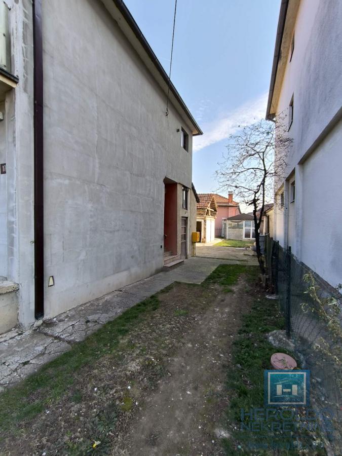 Na prodaju spratna kuća u Ćupriji 11