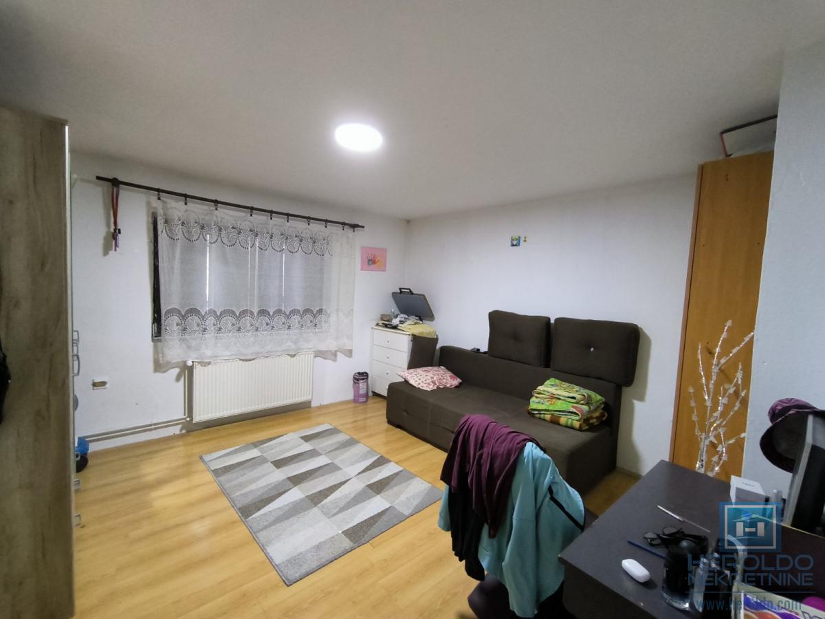 Na prodaju spratna kuća u Ćupriji 3