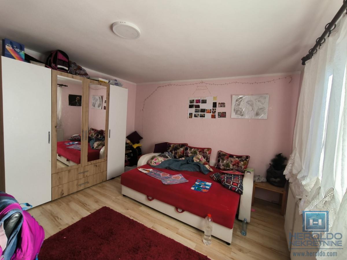 Na prodaju spratna kuća u Ćupriji 5