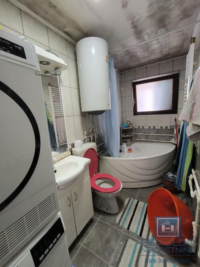 Na prodaju spratna kuća u Ćupriji 6