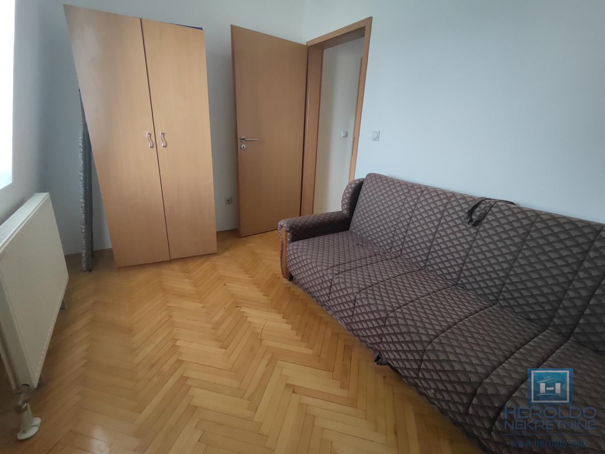 Trosoban stan u blizini Akva parka 11