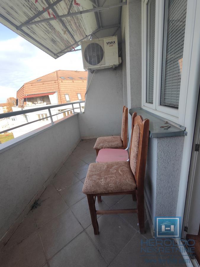 Trosoban stan u blizini Akva parka 14