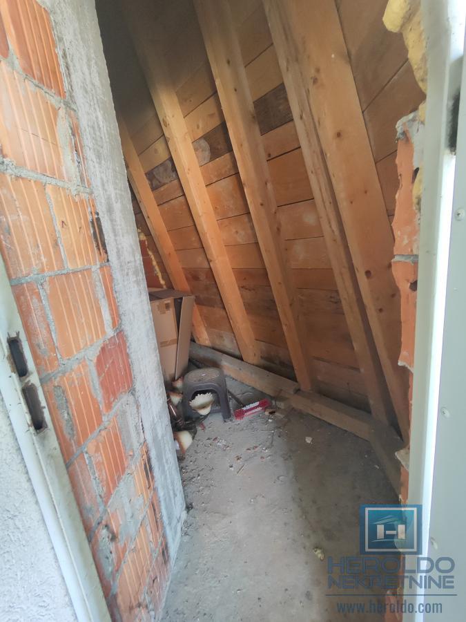 Trosoban stan u blizini Akva parka 17