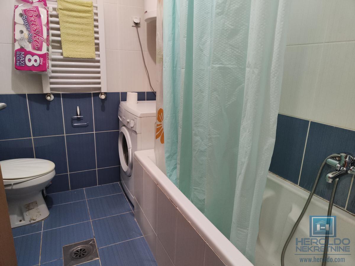 Trosoban stan u blizini Akva parka 20