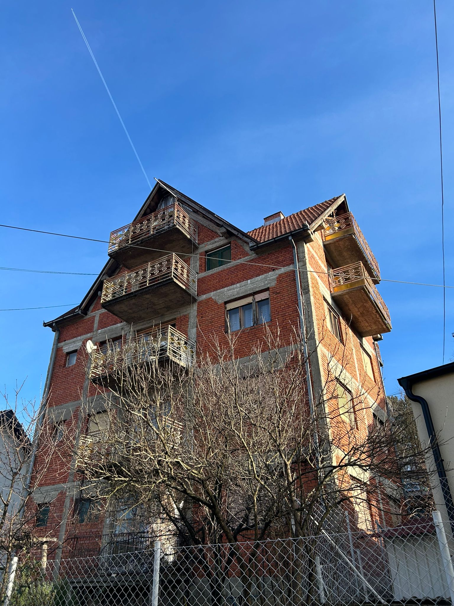 Na prodaju Petospratna Kuca u Cacku kod Spomen Parka 500m2 Udaljena 2km Od centra Cacka 3