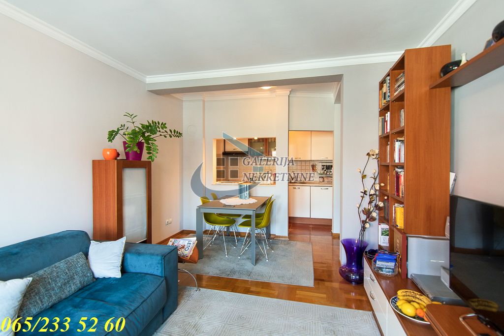 Voždovac  Voždovac centar   Sanska 86m2 3