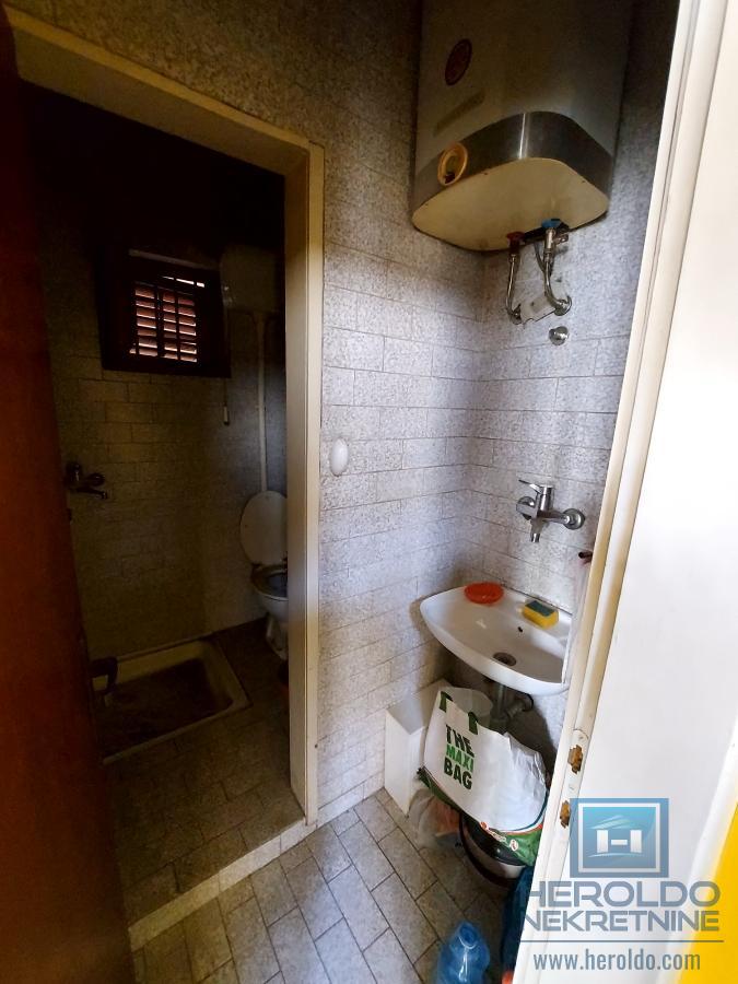 Kancelarijski prostor od 50m2 u centru 8