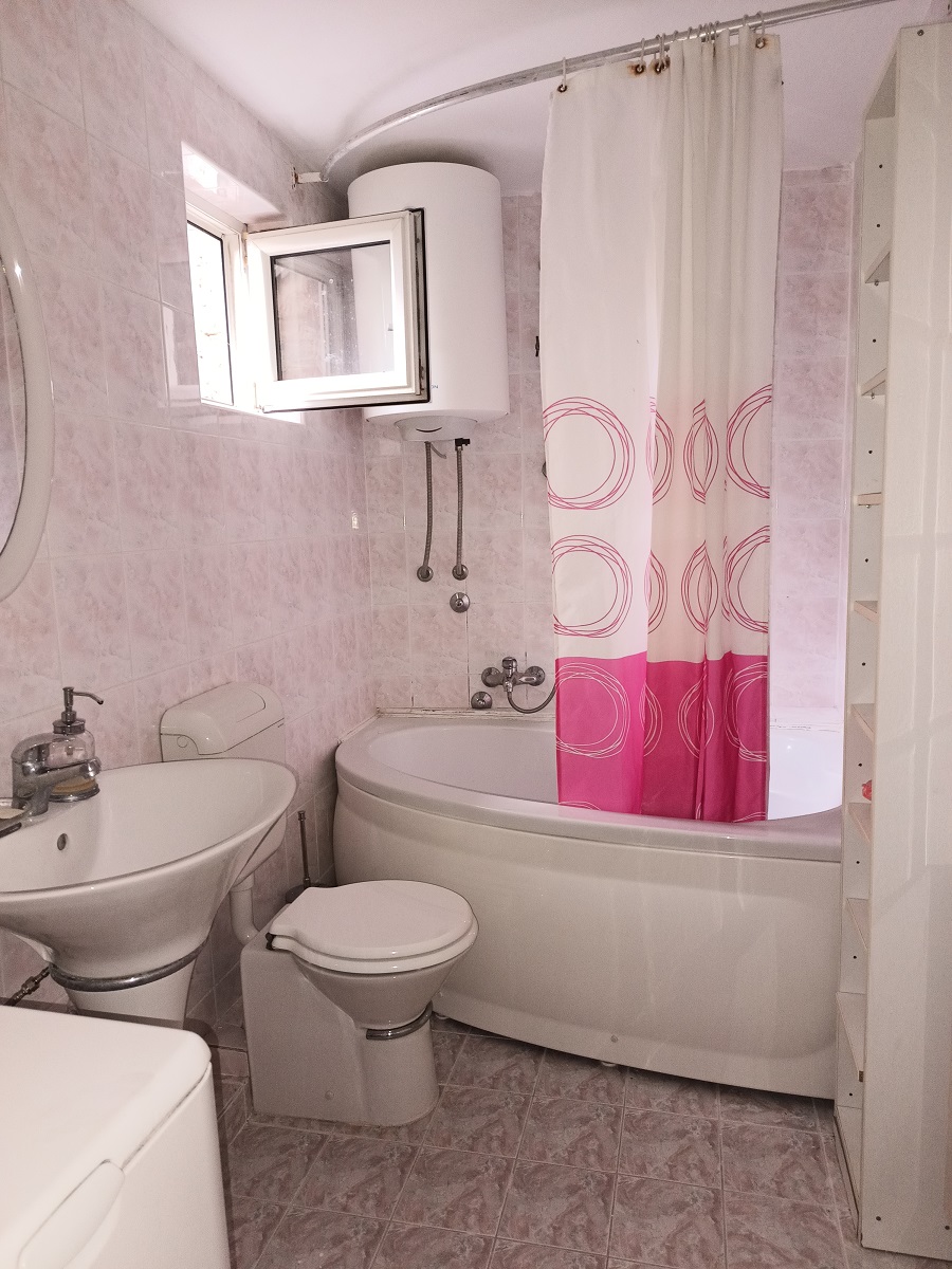 Trosoban stan kod Hrama  Stojana Protića  85m2 4