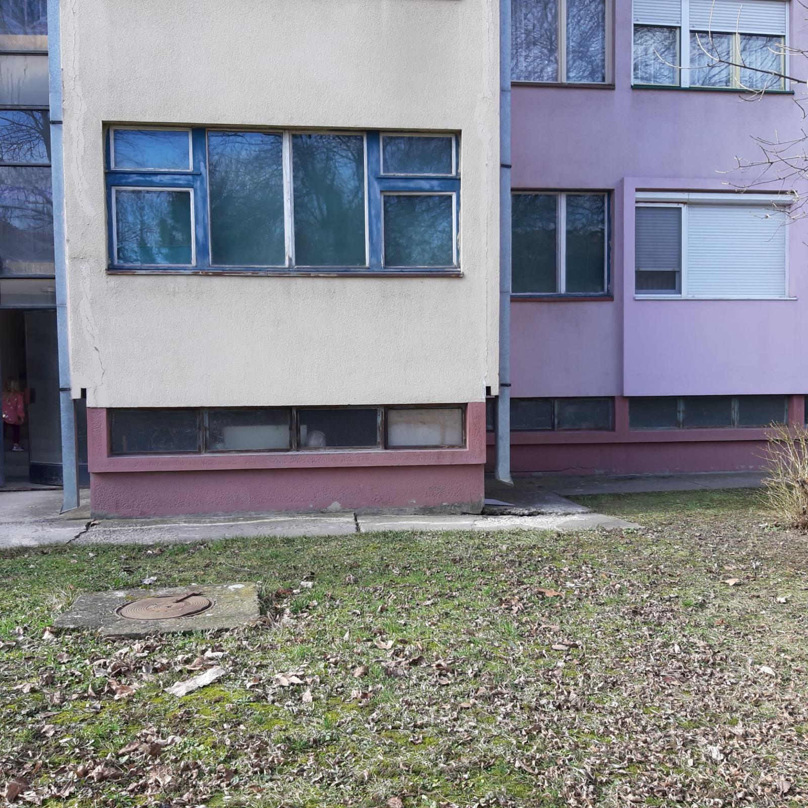 Dvosoban stan na Alvadžinici u Čačku  površine 57m2 sa garažom površine 22m2  uknjižen  visoko prizemlje  CG  podrum  useljiv odmah 6