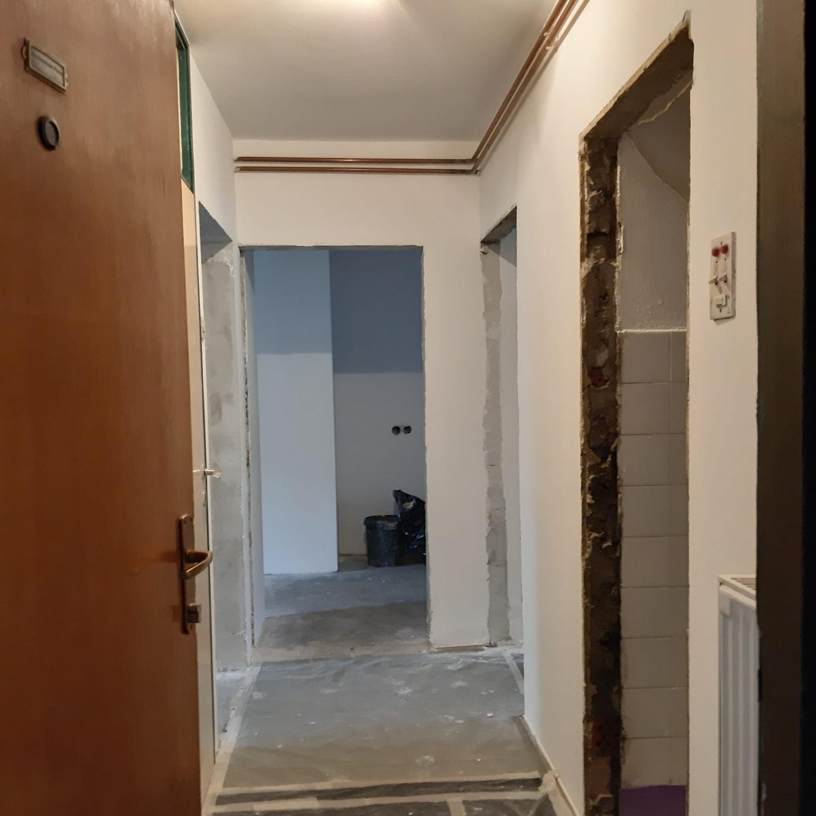 Dvosoban stan na Alvadžinici u Čačku  površine 57m2 sa garažom površine 22m2  uknjižen  visoko prizemlje  CG  podrum  useljiv odmah 1