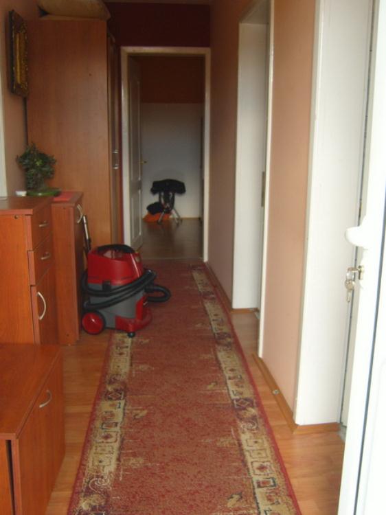 Kuća sa poslovnim prostorom 10