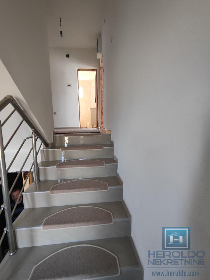 Prelepa nova kuća na Budžinom brdu 28