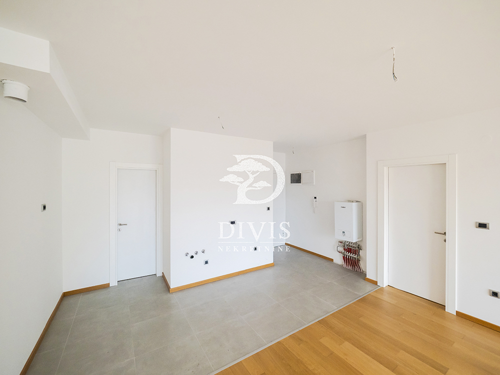 Nov  trosoban stan na Voždovcu  useljiv  92m2 2