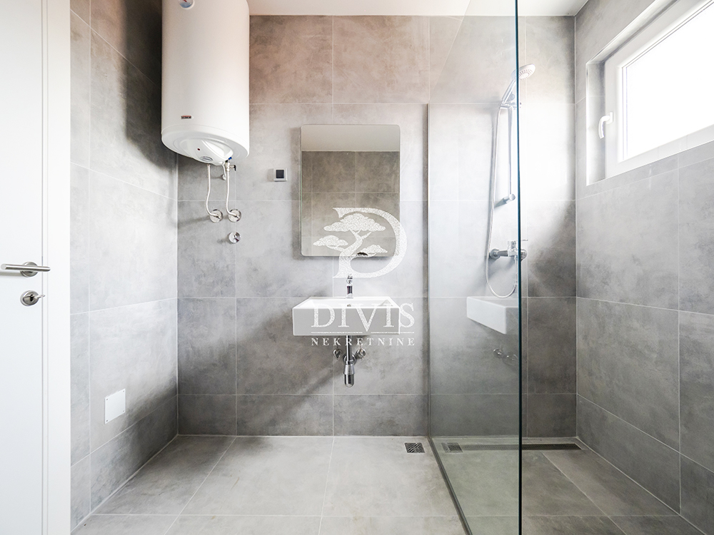 Nov  trosoban stan na Voždovcu  useljiv  92m2 3