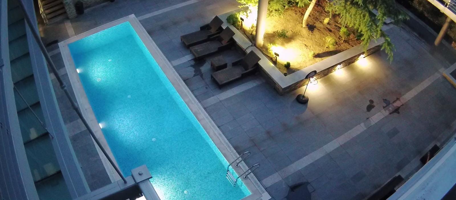 Dedinje    DeLux  4 0 5