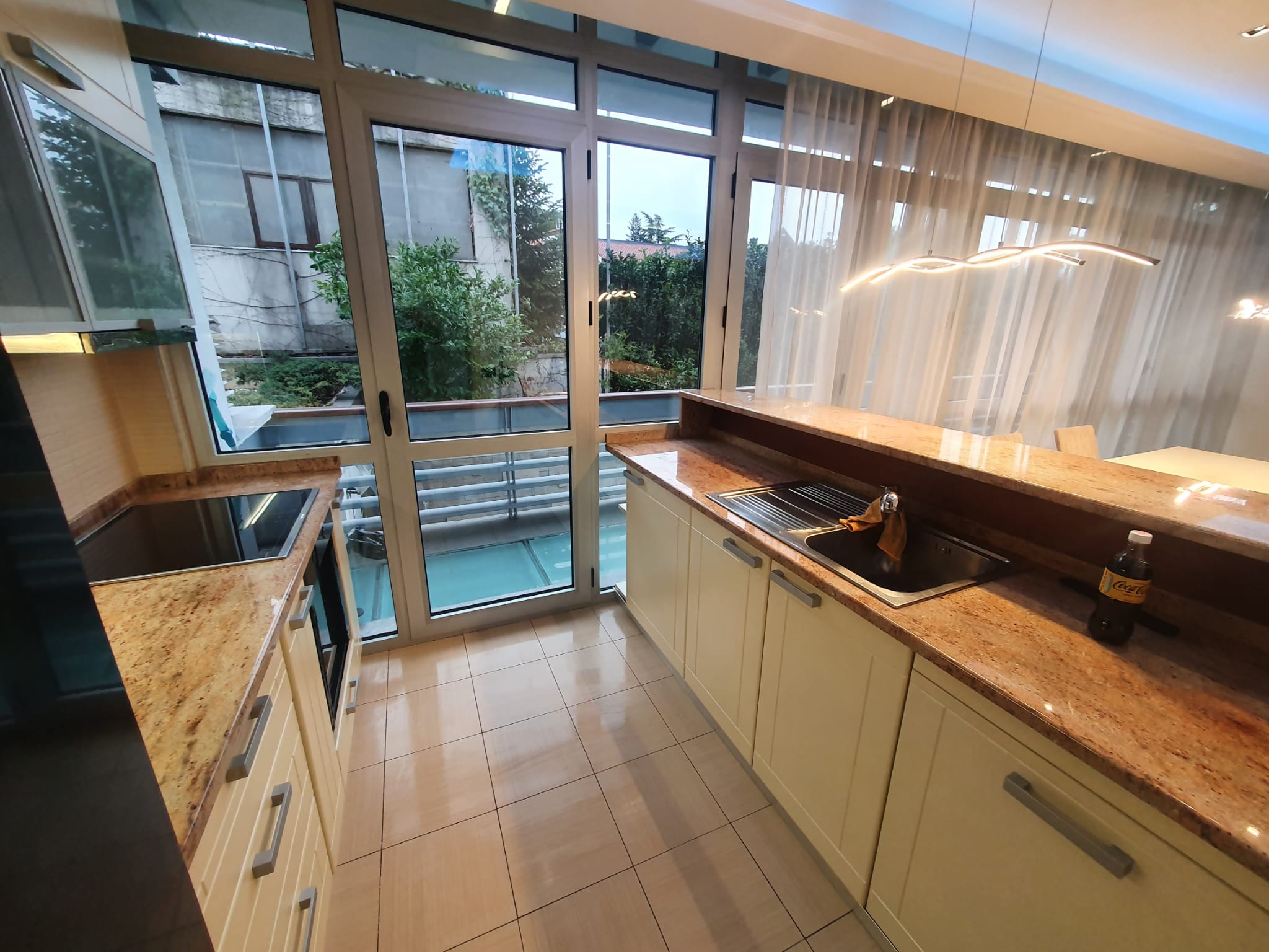 Dedinje    DeLux  4 0 3