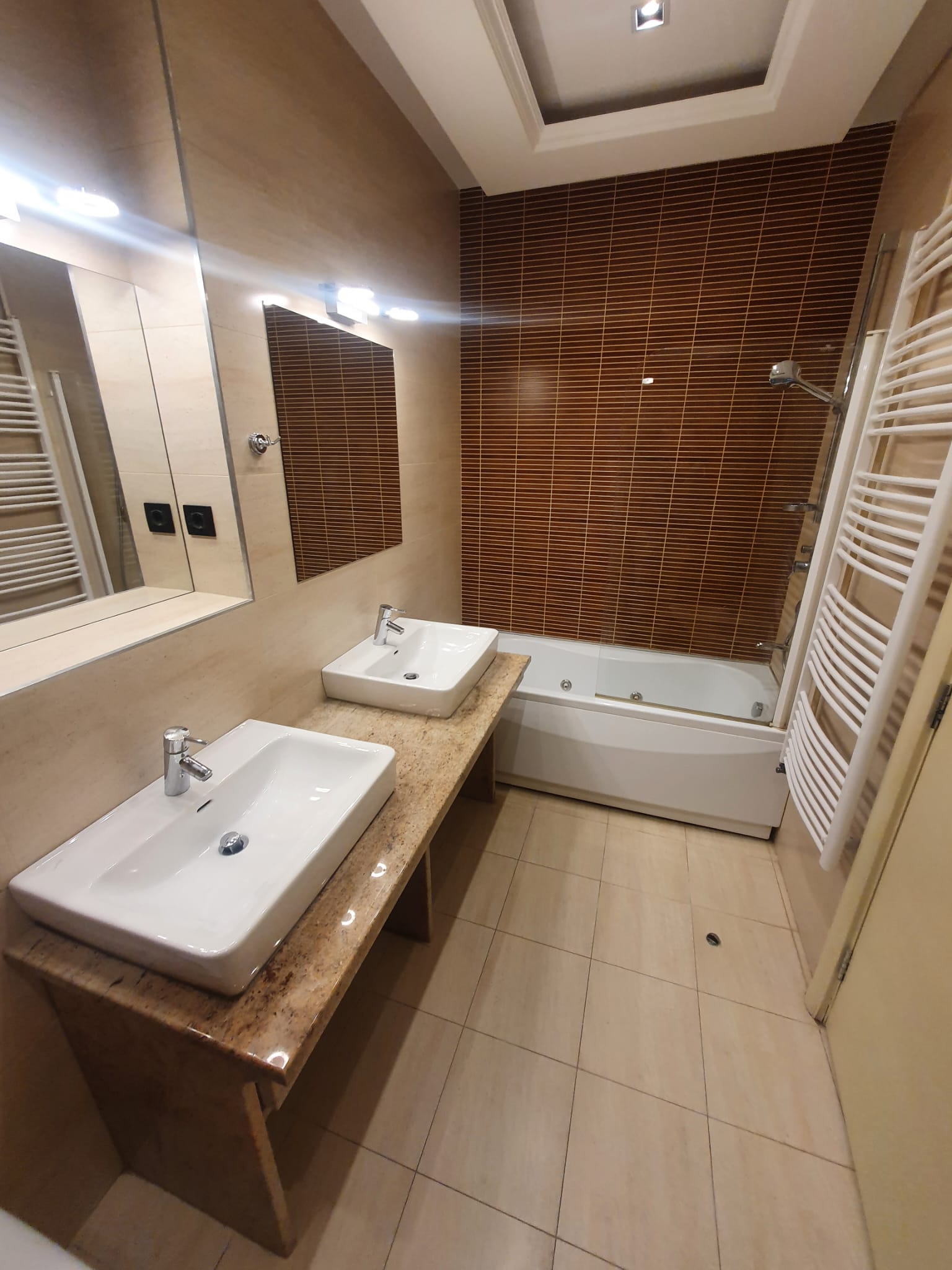 Dedinje    DeLux  4 0 4