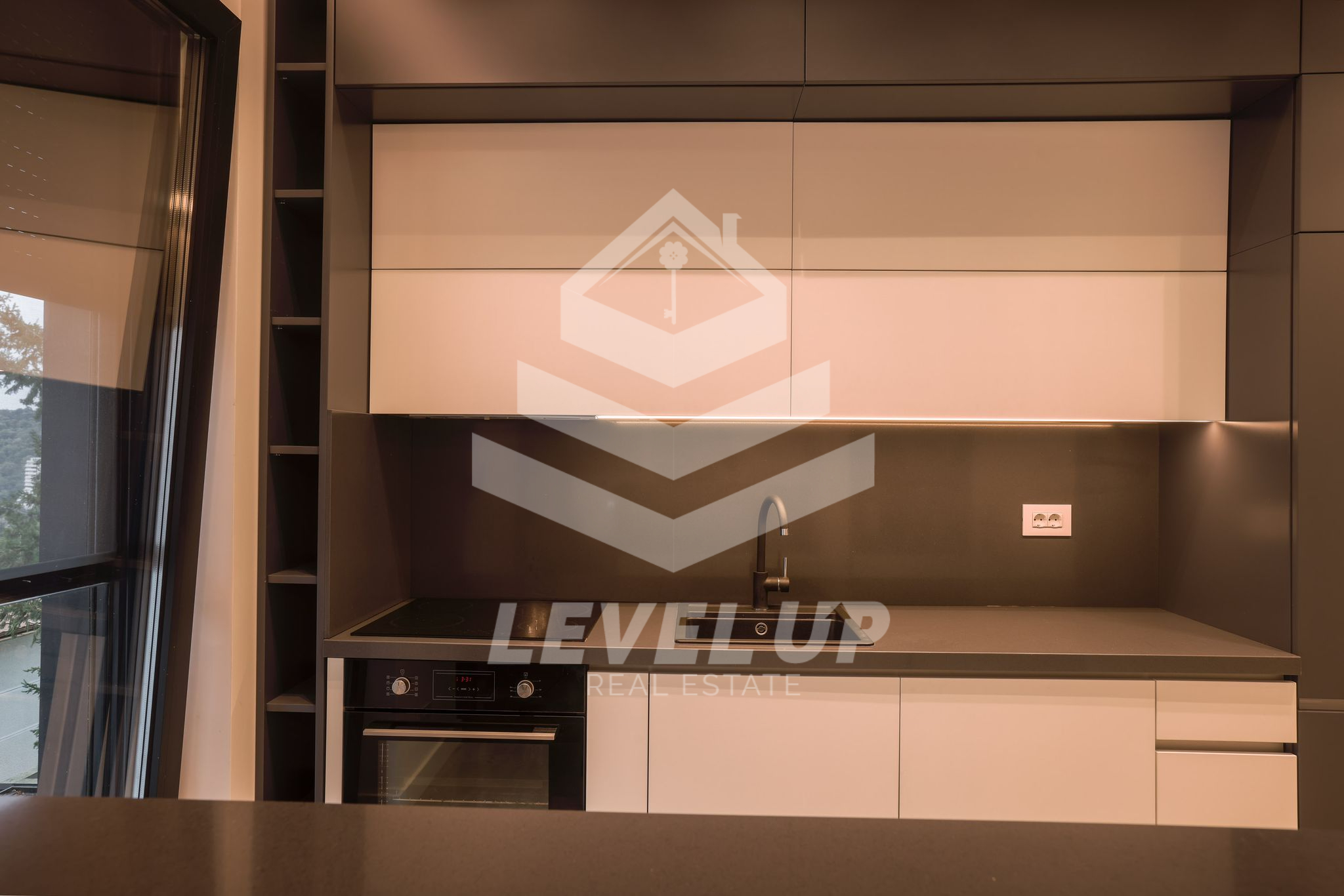 Dedinje blizina Pink a    Lux  5 0 4