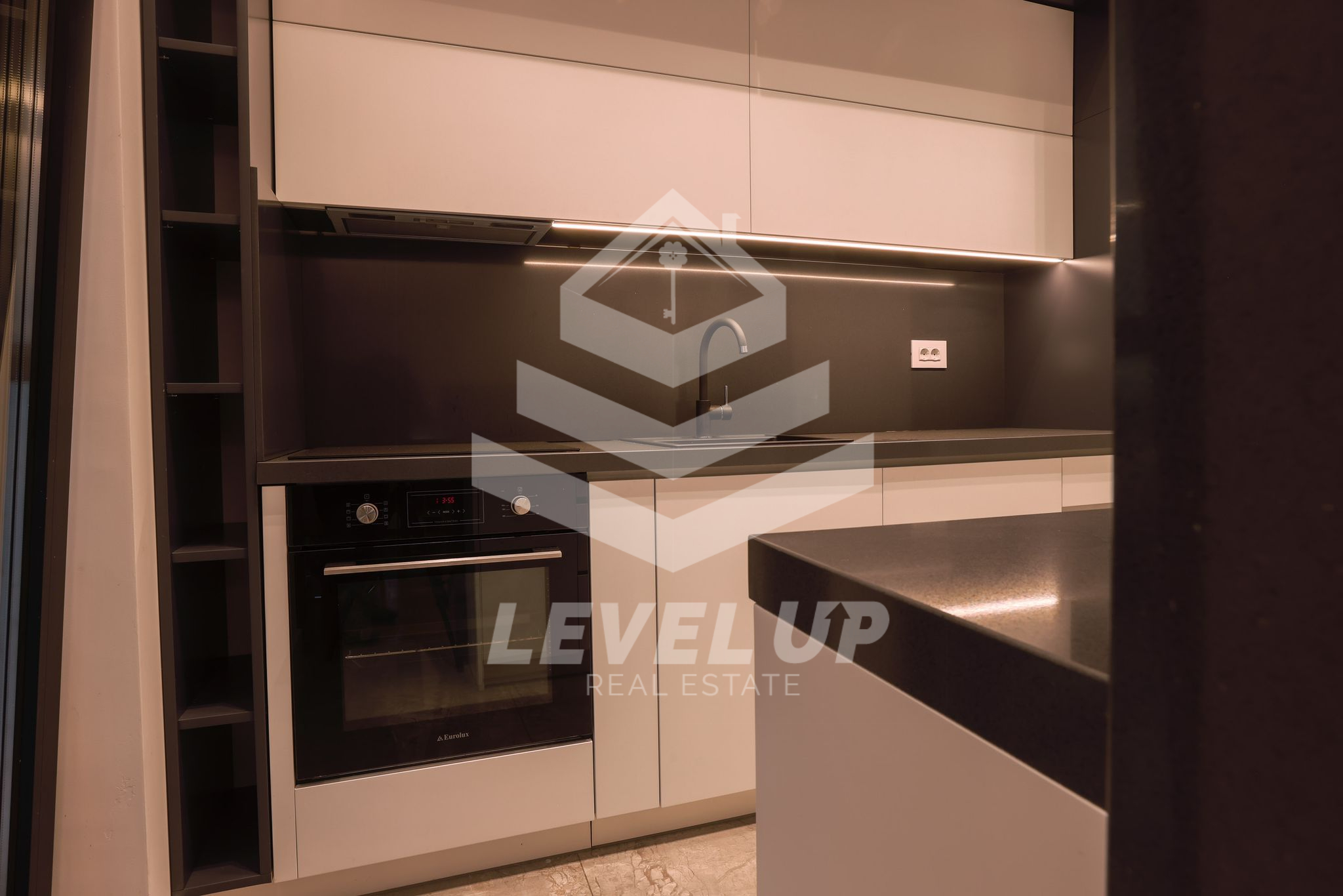 Dedinje blizina Pink a    Lux  5 0 7