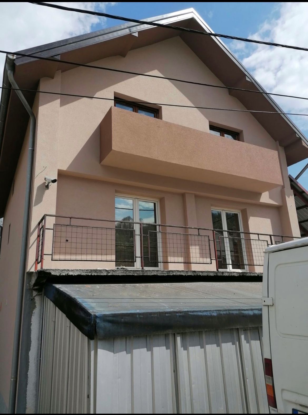 Kuća sa poslovnim prostorom u centru Guče 3