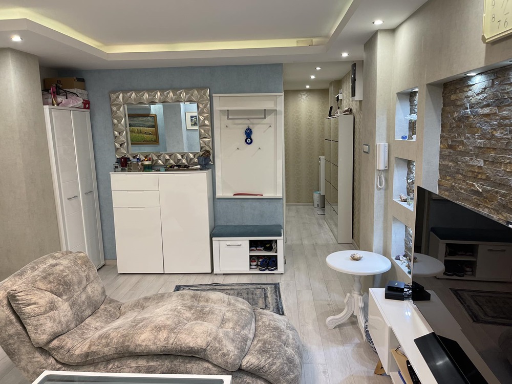 Prodajemo LUX stan na Senjaku sa dvorištem  100m2 2