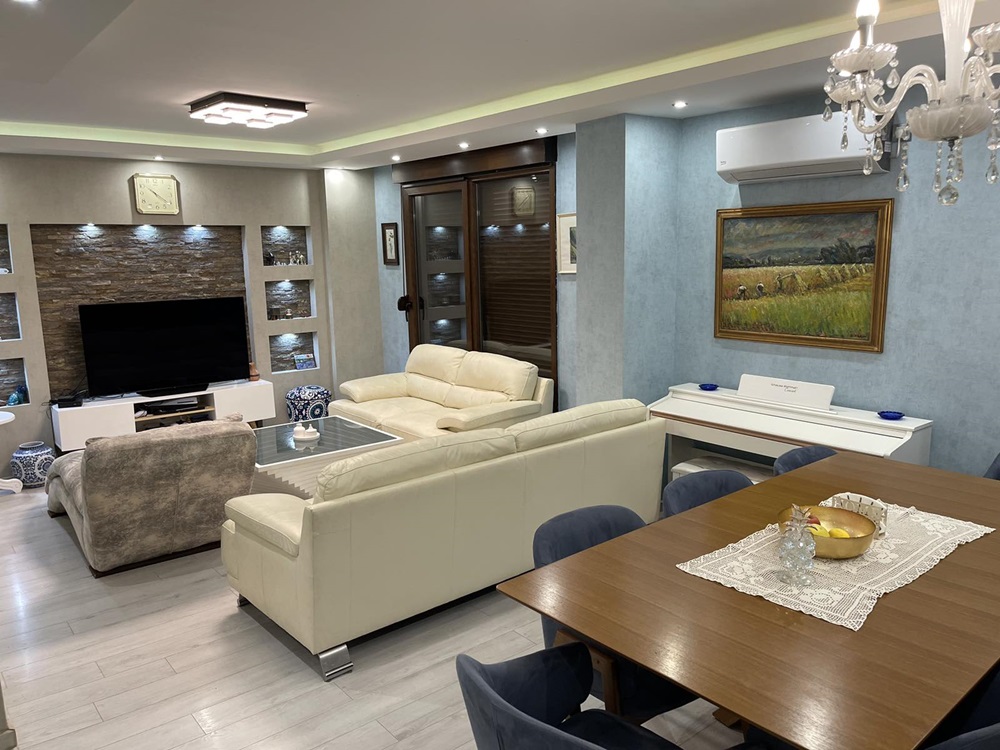 Prodajemo LUX stan na Senjaku sa dvorištem  100m2 1