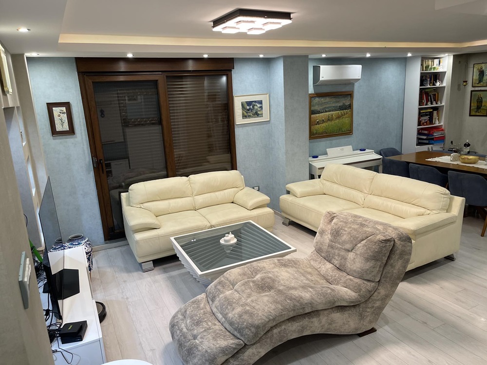 Prodajemo LUX stan na Senjaku sa dvorištem  100m2 3