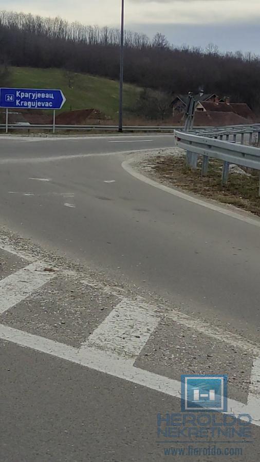 Parcela za izdavanje kod kružnog toka Batočina -Kragujevac 11
