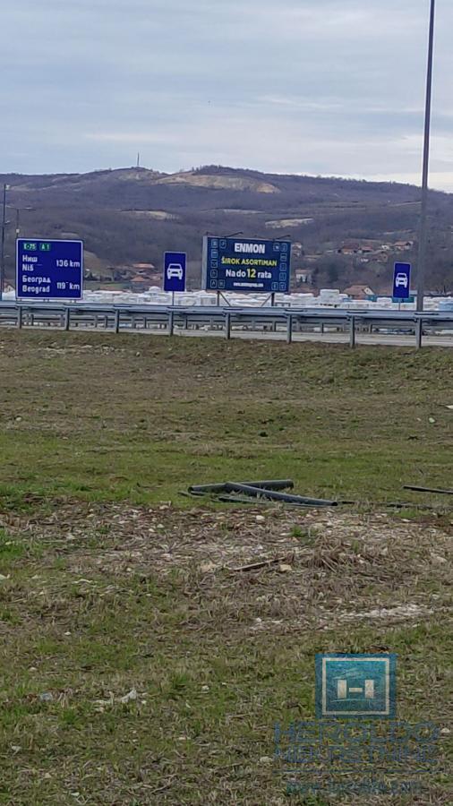 Parcela za izdavanje kod kružnog toka Batočina -Kragujevac 13