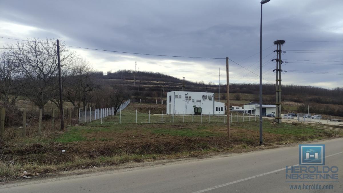 Parcela za izdavanje kod kružnog toka Batočina -Kragujevac 2