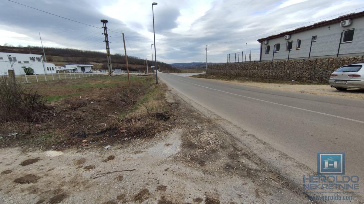 Parcela za izdavanje kod kružnog toka Batočina -Kragujevac 3