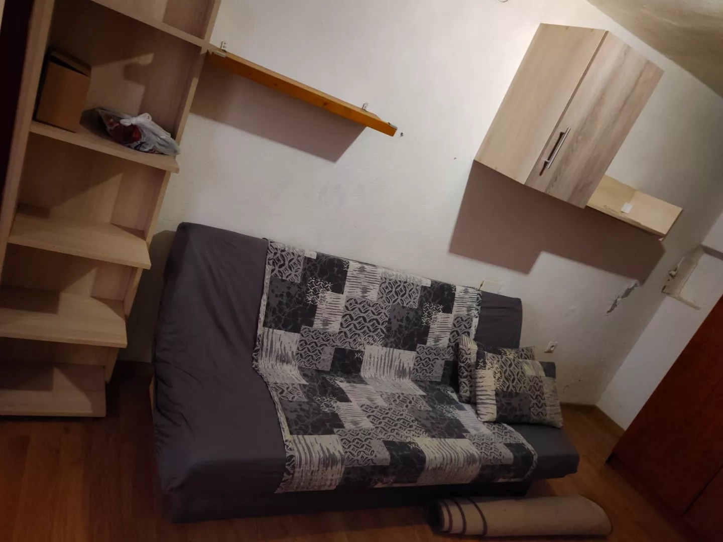 Izdajem jednosoban stan 35kv 1