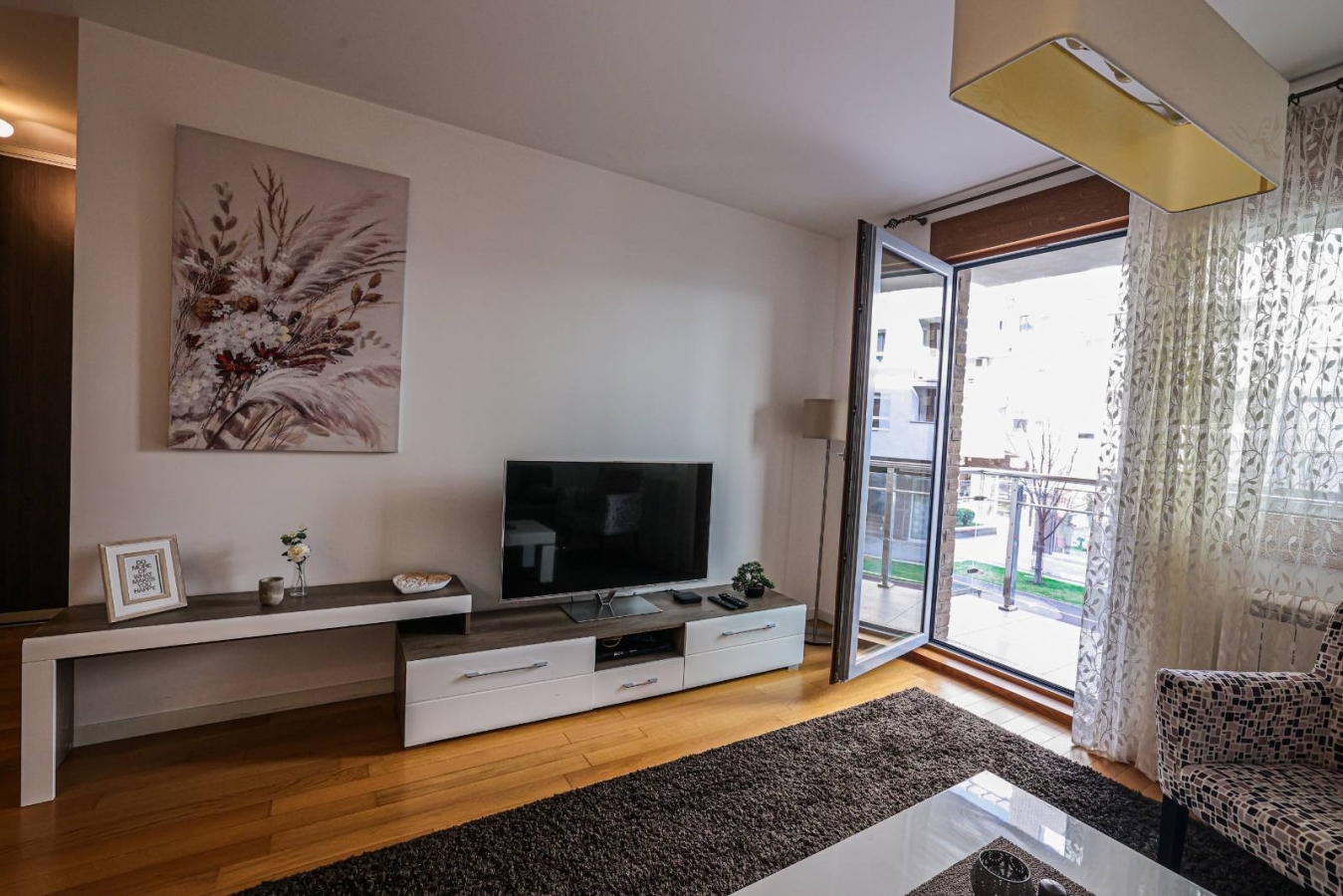 Izdavanje stanova Beograd A blok Lux stan sa garažom 1