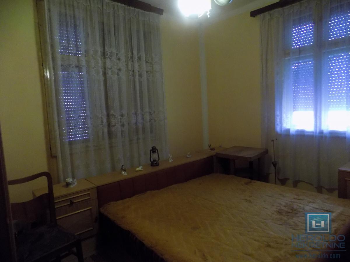 Kuća na prodaju na atraktivnoj lokaciji 10