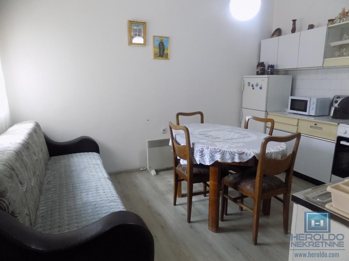 Kuća na prodaju na atraktivnoj lokaciji 11