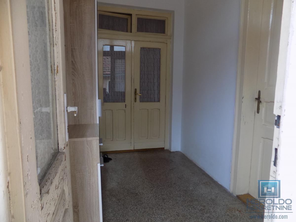 Kuća na prodaju na atraktivnoj lokaciji 14