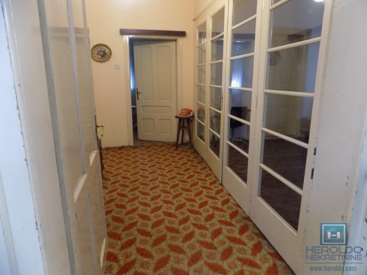 Kuća na prodaju na atraktivnoj lokaciji 6