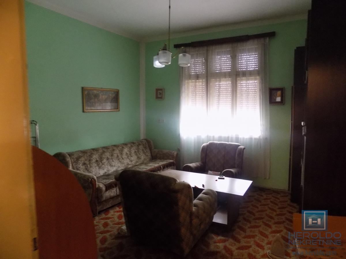 Kuća na prodaju na atraktivnoj lokaciji 8