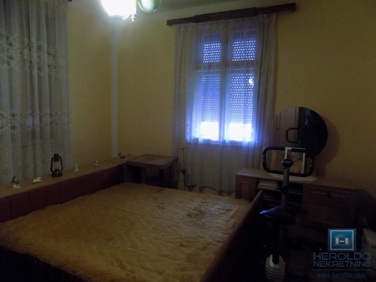 Kuća na prodaju na atraktivnoj lokaciji 9