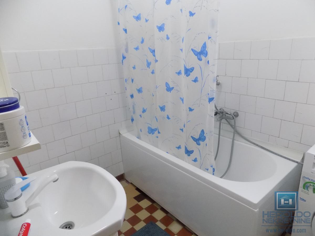 Kuća na prodaju na atraktivnoj lokaciji 16