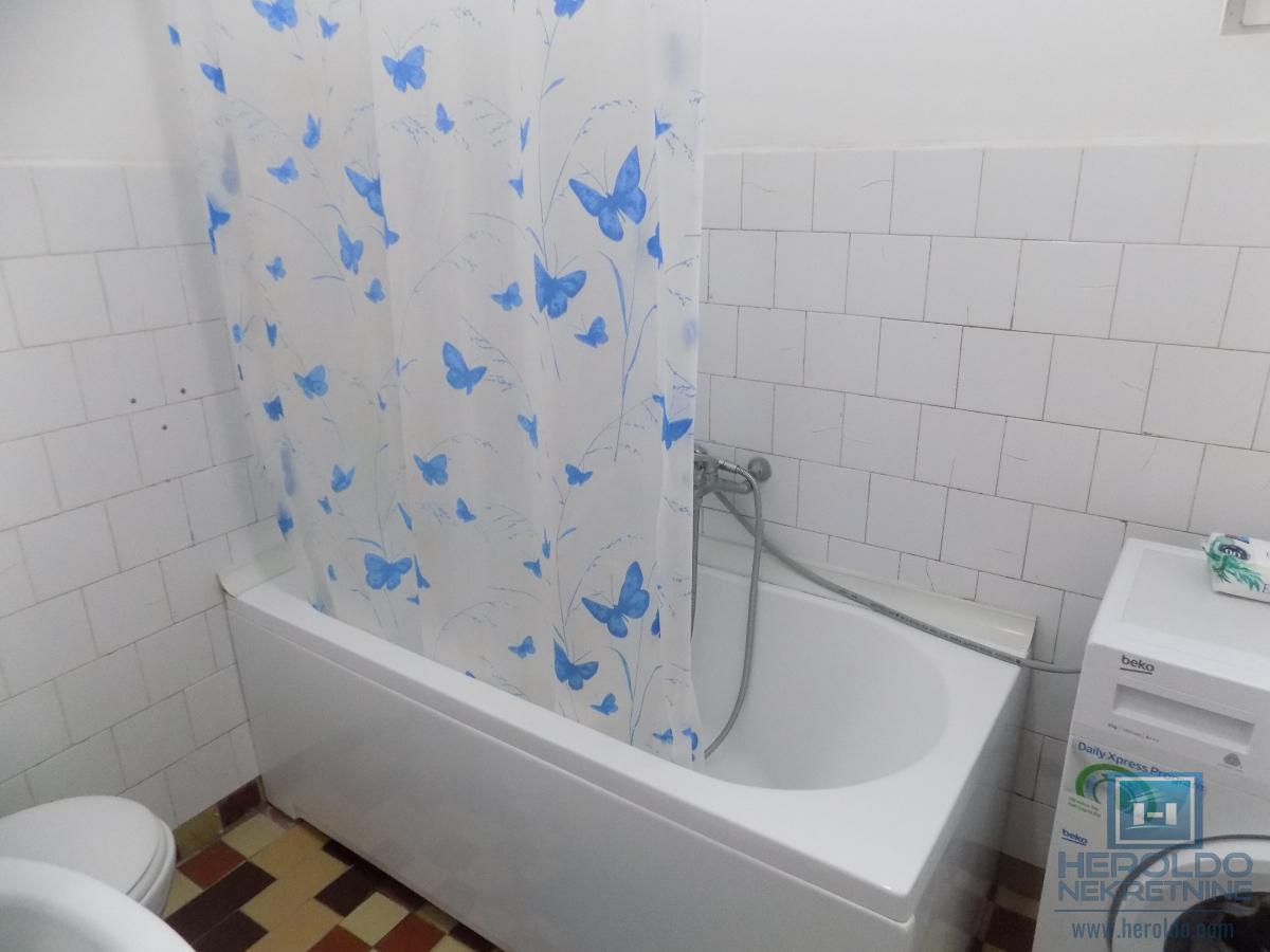 Kuća na prodaju na atraktivnoj lokaciji 17