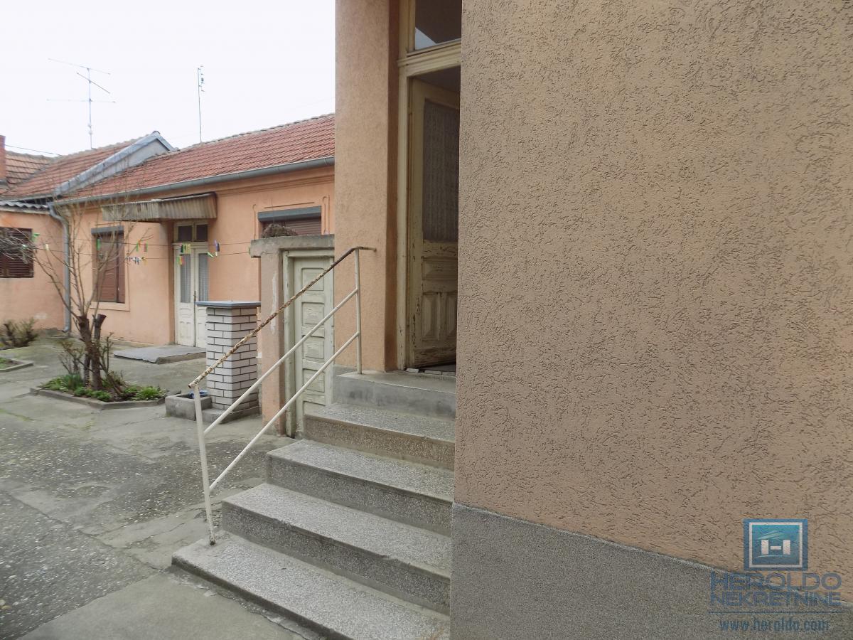 Kuća na prodaju na atraktivnoj lokaciji 18