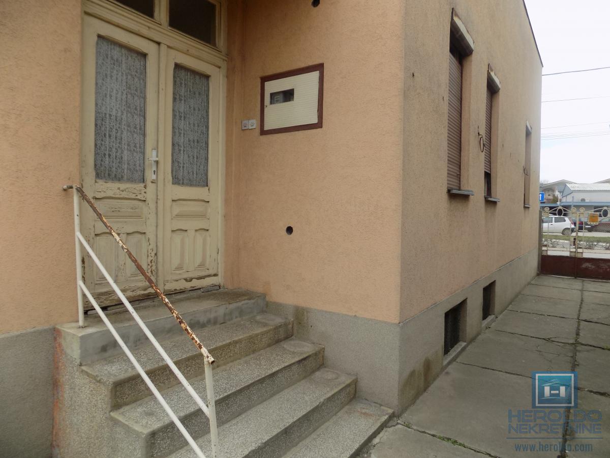 Kuća na prodaju na atraktivnoj lokaciji 21