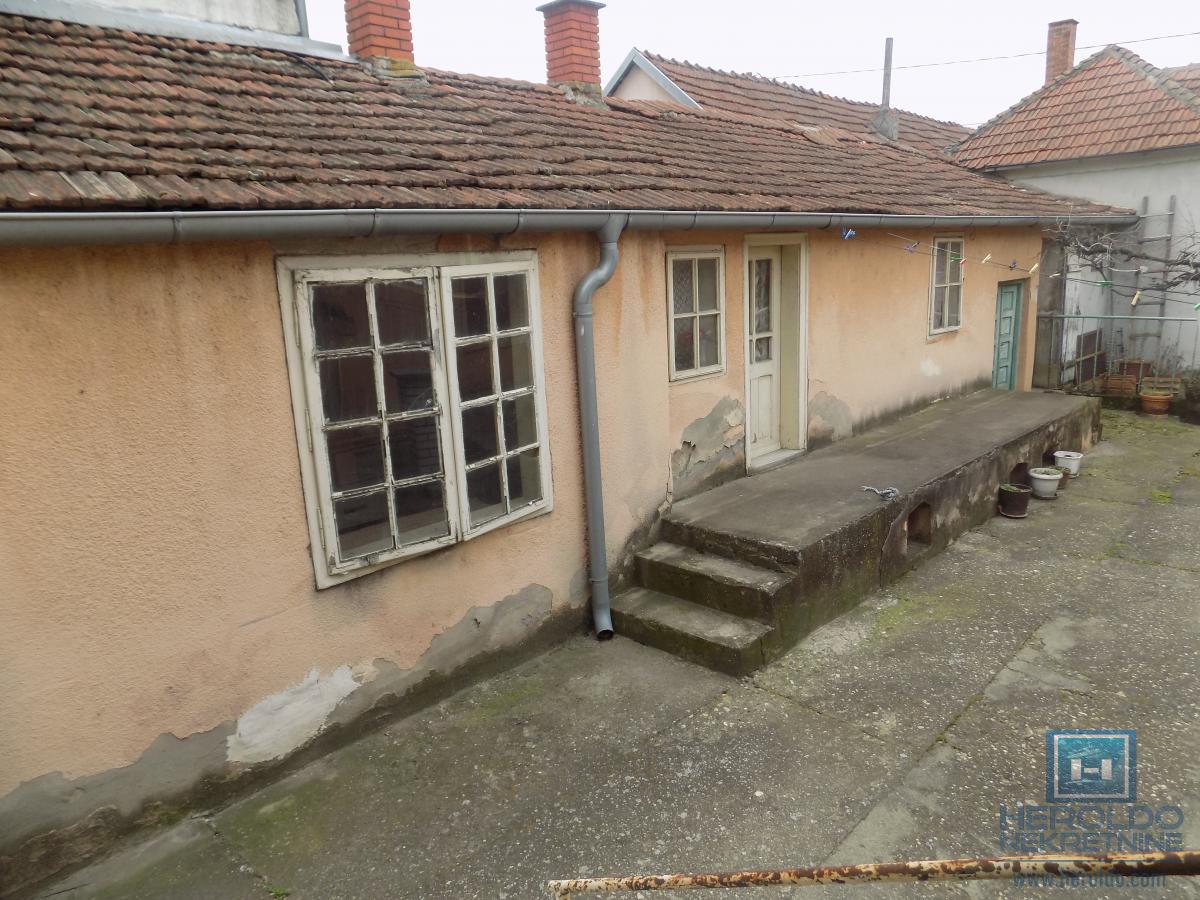 Kuća na prodaju na atraktivnoj lokaciji 22