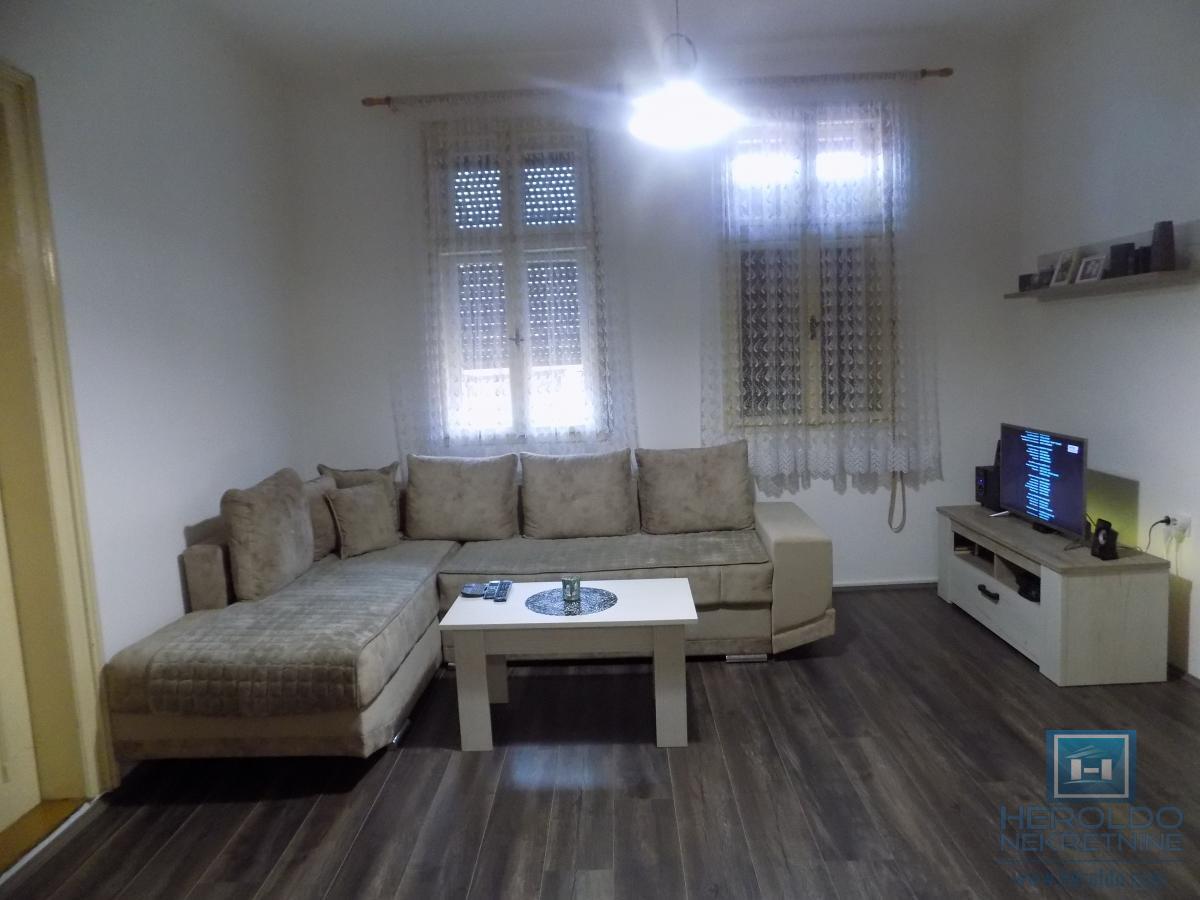 Kuća na prodaju na atraktivnoj lokaciji 1