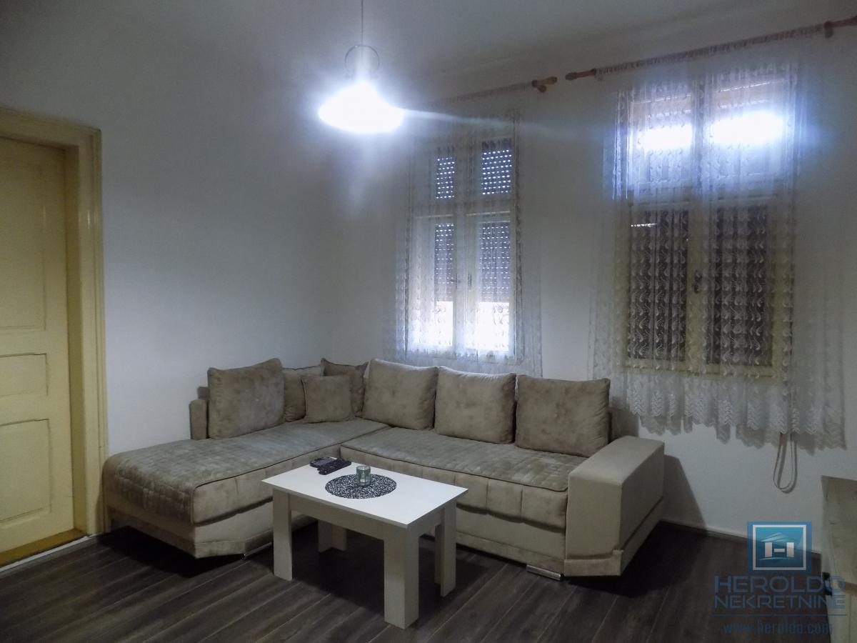 Kuća na prodaju na atraktivnoj lokaciji 4