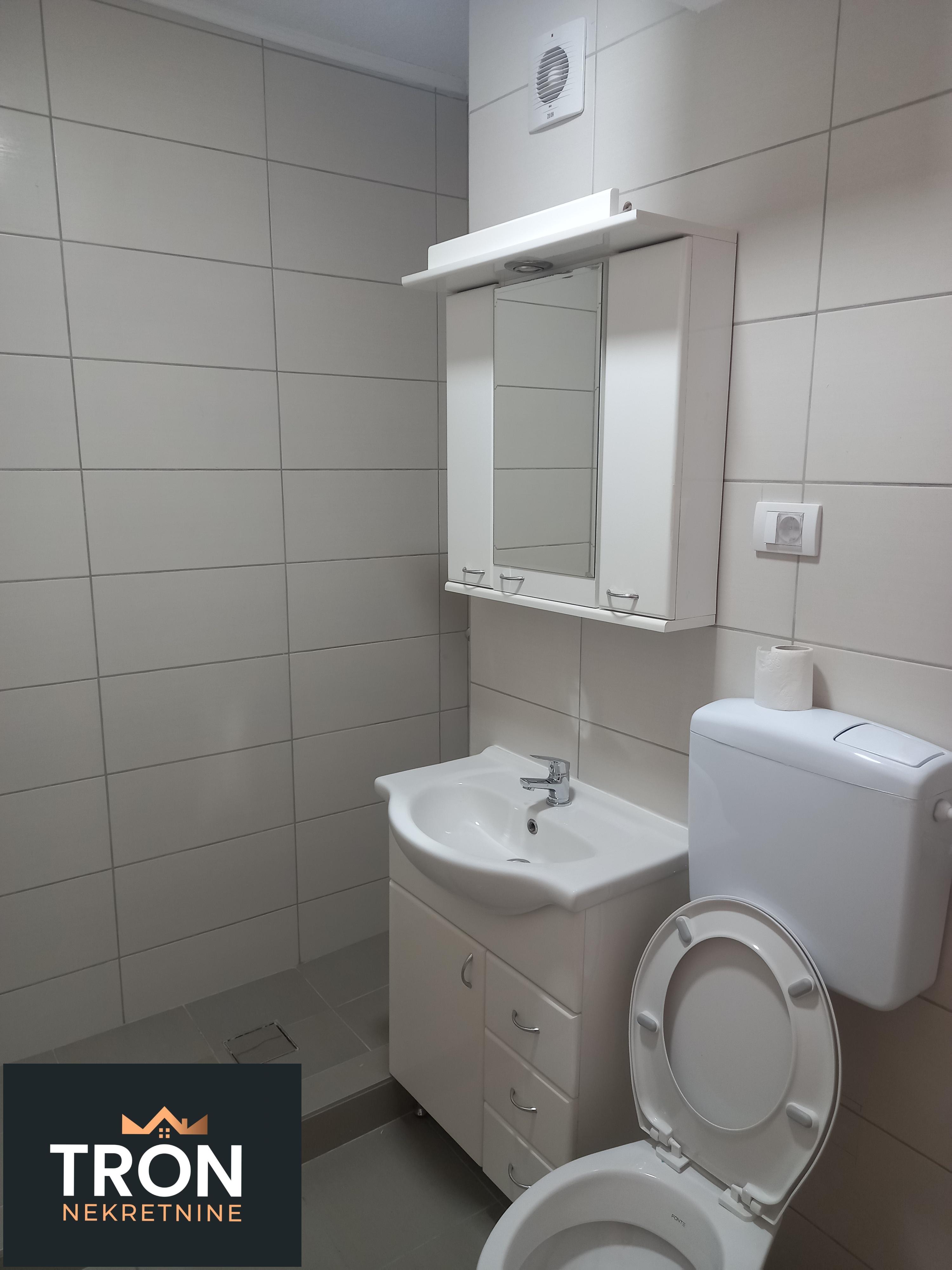 Dvosoban stan u blizini Aqua parka  na Raju 61m2 5