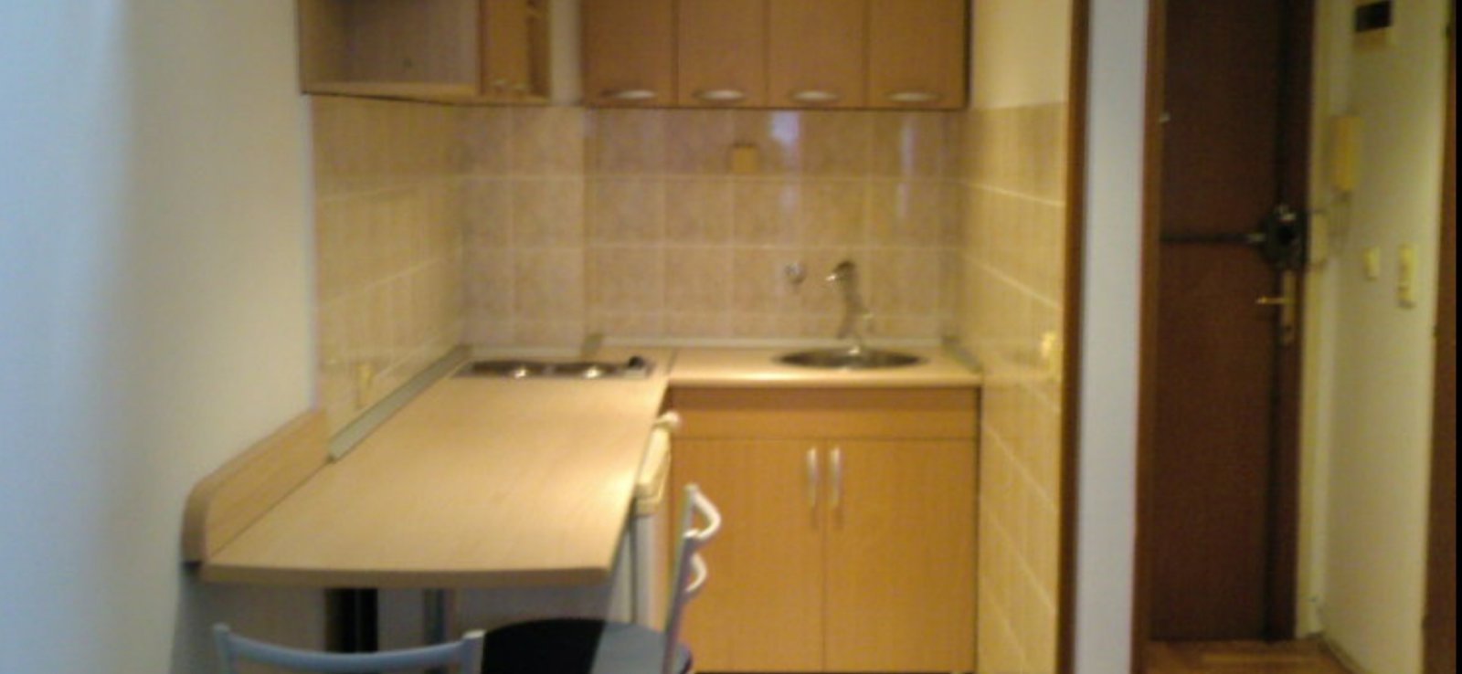 Prodajem stan na Ceraku 2