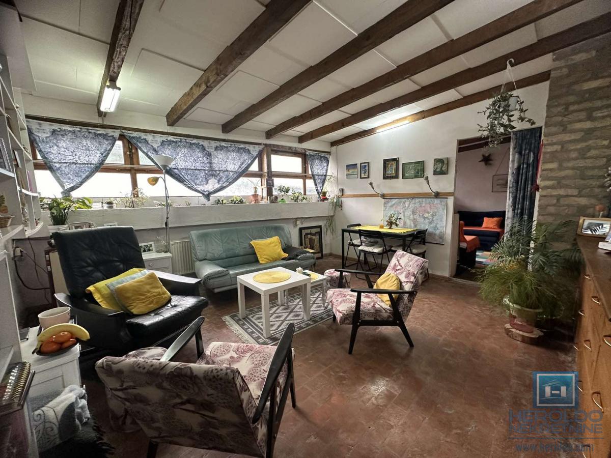 KUĆA U STROGOM CENTRU – IDEALNA ZA PORODIČNI ŽIVOT ILI POSLOVNI PROSTOR 3