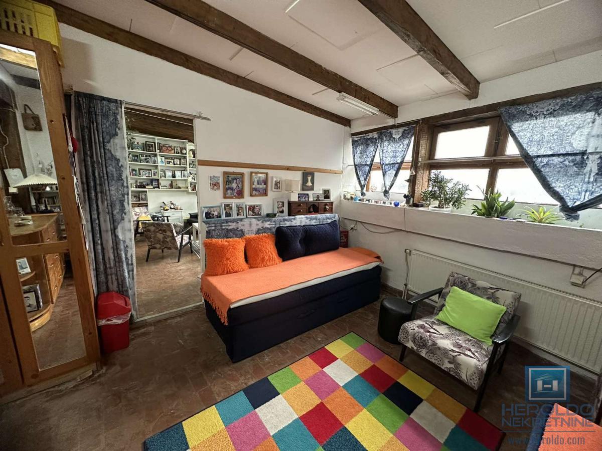 KUĆA U STROGOM CENTRU – IDEALNA ZA PORODIČNI ŽIVOT ILI POSLOVNI PROSTOR 4